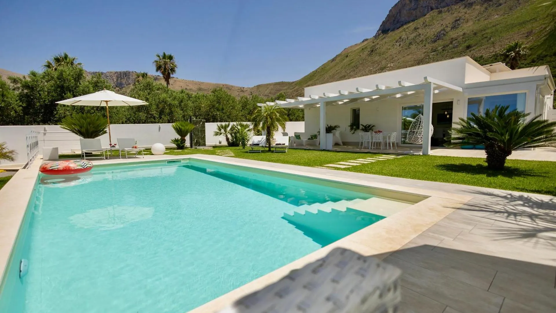 Golden Holiday 2 Ville Con Piscine Indipendenti E Separate Terrasini